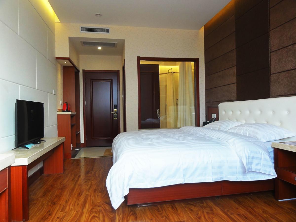Hua Qi Kaiserdom Hotel Zhongshan Road St Michael'S Cathedral And Zhanqiao Pier Qingdao Zewnętrze zdjęcie